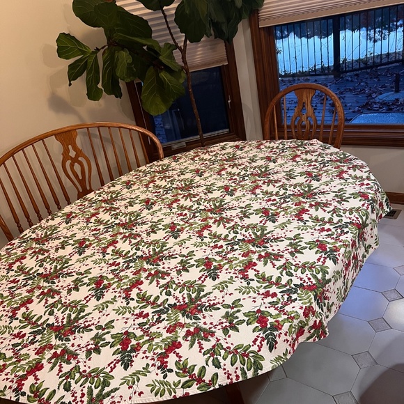 Vallesusa Tablecloth 100% Cotton Holly Berries Christmas round 66” Made in Italy - Picture 7 of 11